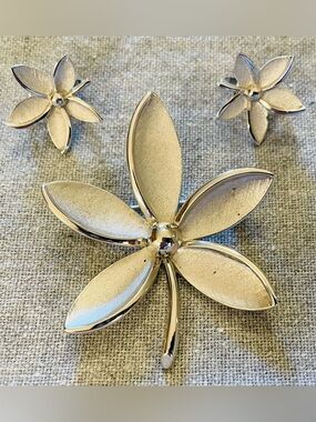 Vintage Crown Trifari Silver Tone Flower Brooch and Earring Set